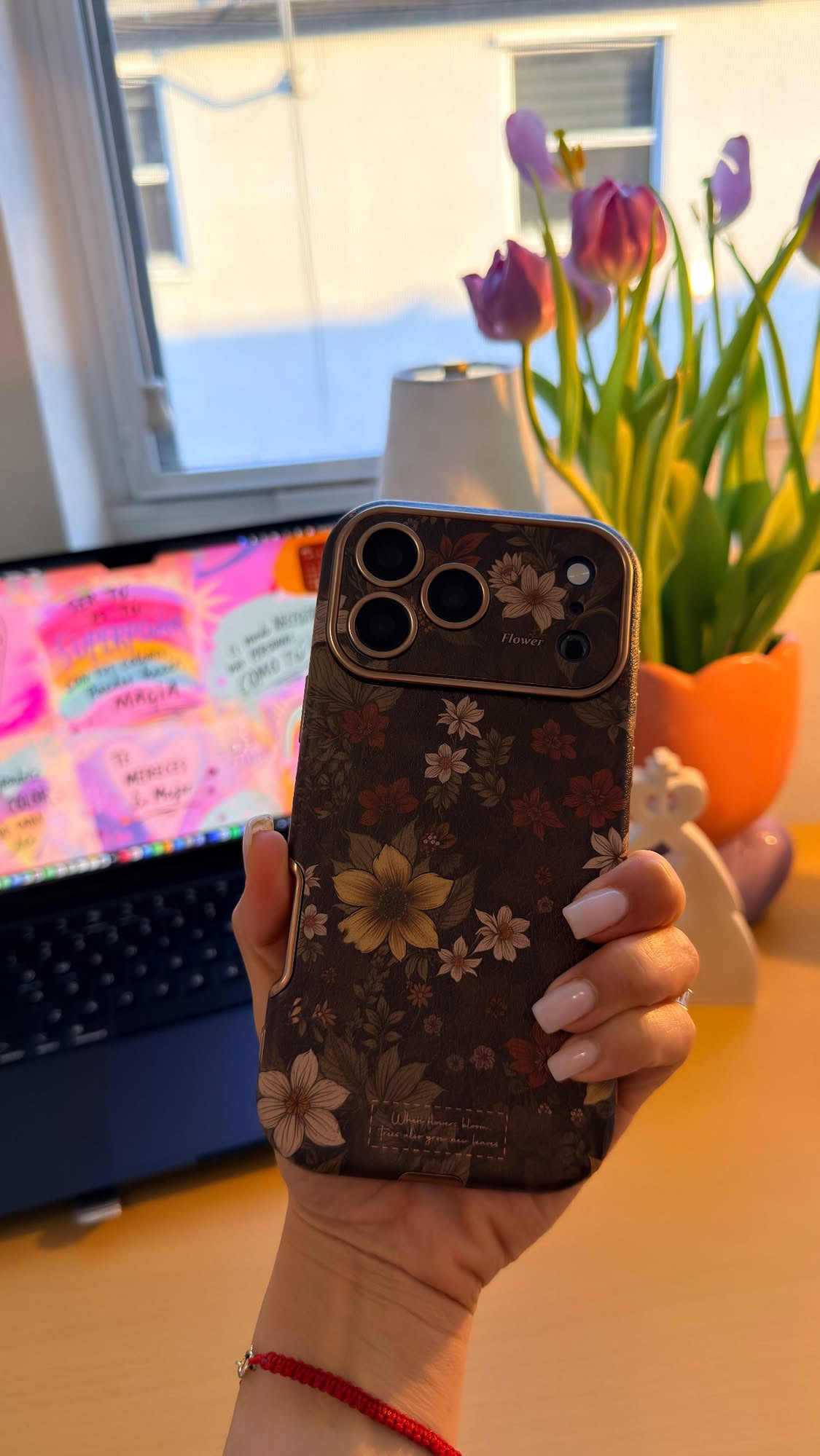 11E6AD8F-7485-45B9-B2C4-FE965C12BF14 Case Flores Marron - Imagen 1